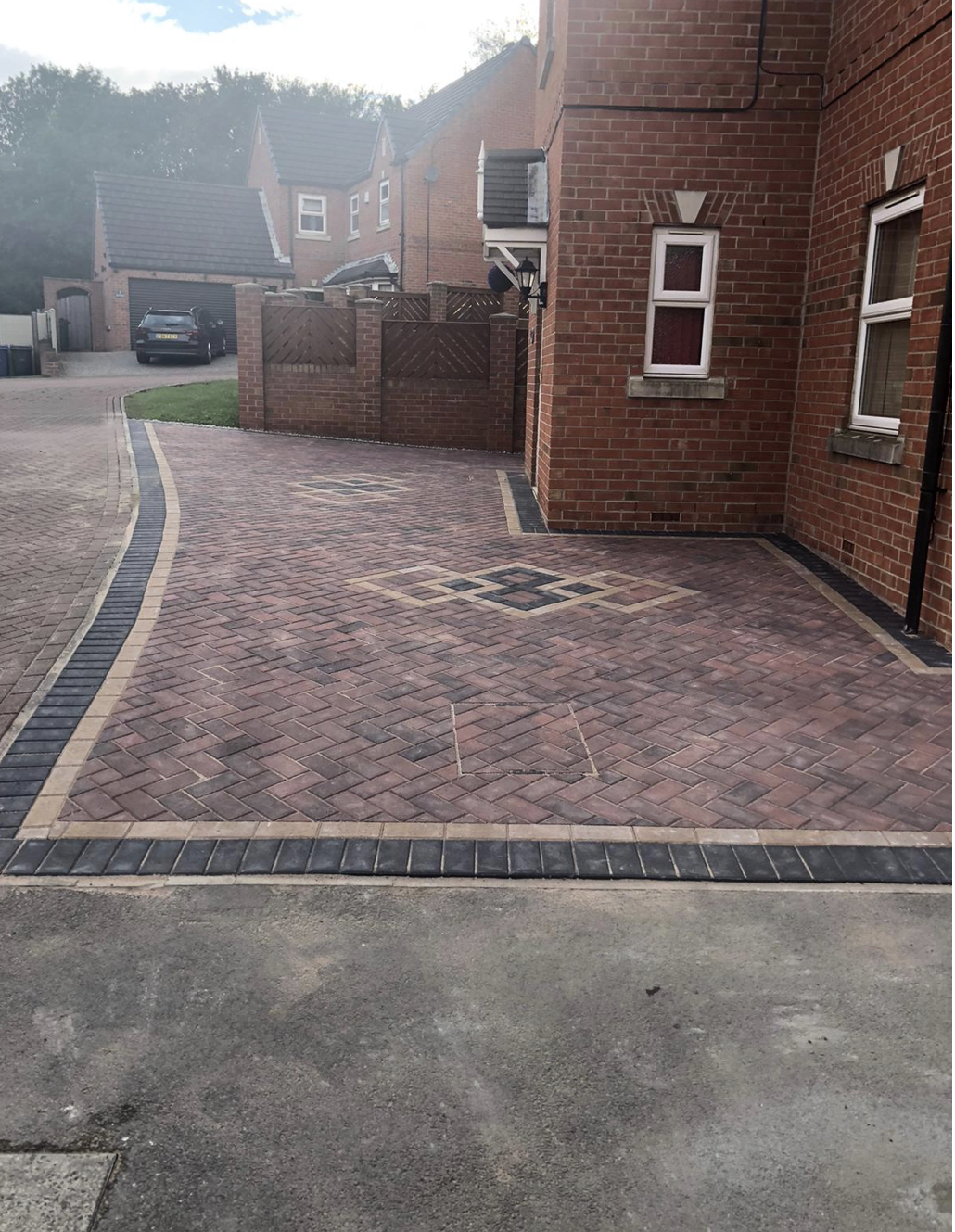 Diamond centre paving pattern